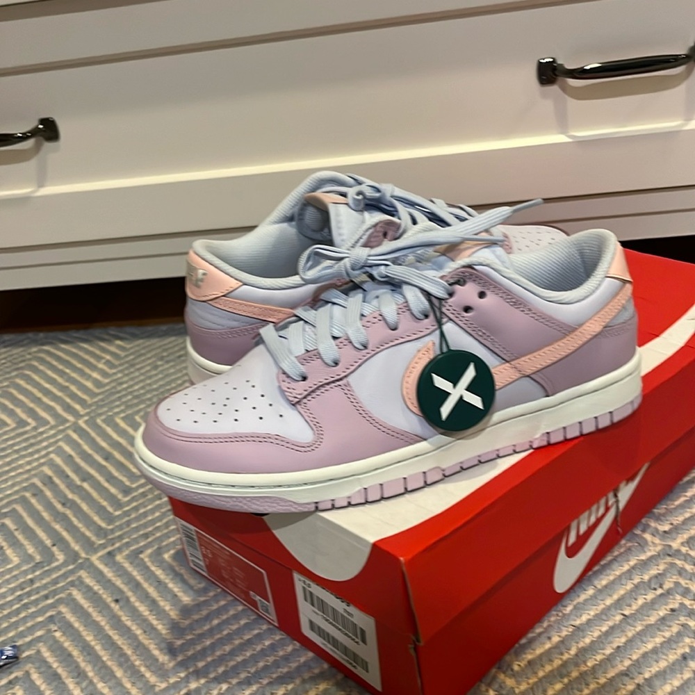 Nike Women's Sneakers in Lavender and Peach
